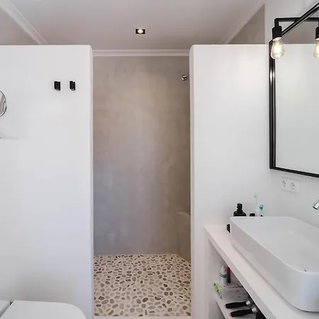 Spacious Duplex In Puerto 2 Bedr 2 Bath *