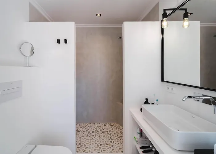 Spacious Duplex In Puerto 2 Bedr 2 Bath *