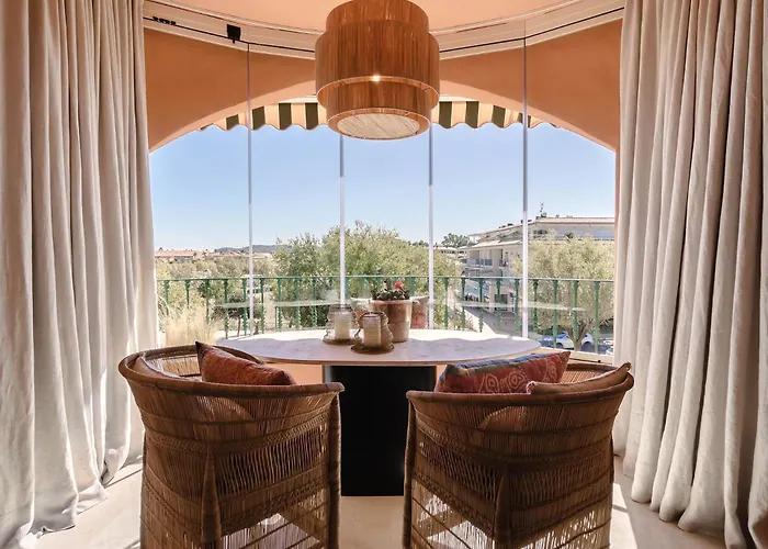 Spacious Duplex In Puerto 2 Bedr 2 Bath *